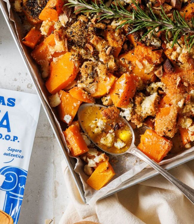 Feta e zucca al forno con mandorle, miele e rosmarino