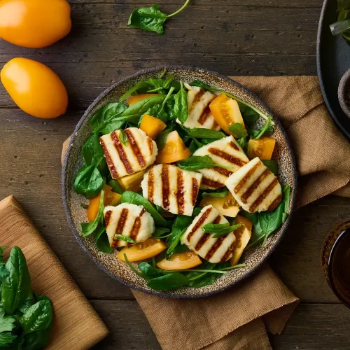 11:37Claude ha risposto: Fette di halloumi grigliate con righe di cottura su insalata di spinacini e pomodori gialli, servite in una ciotola rusticaFette di halloumi grigliate con righe di cottura su insalata di spinacini e pomodori gialli, servite in una ciotola rustica
