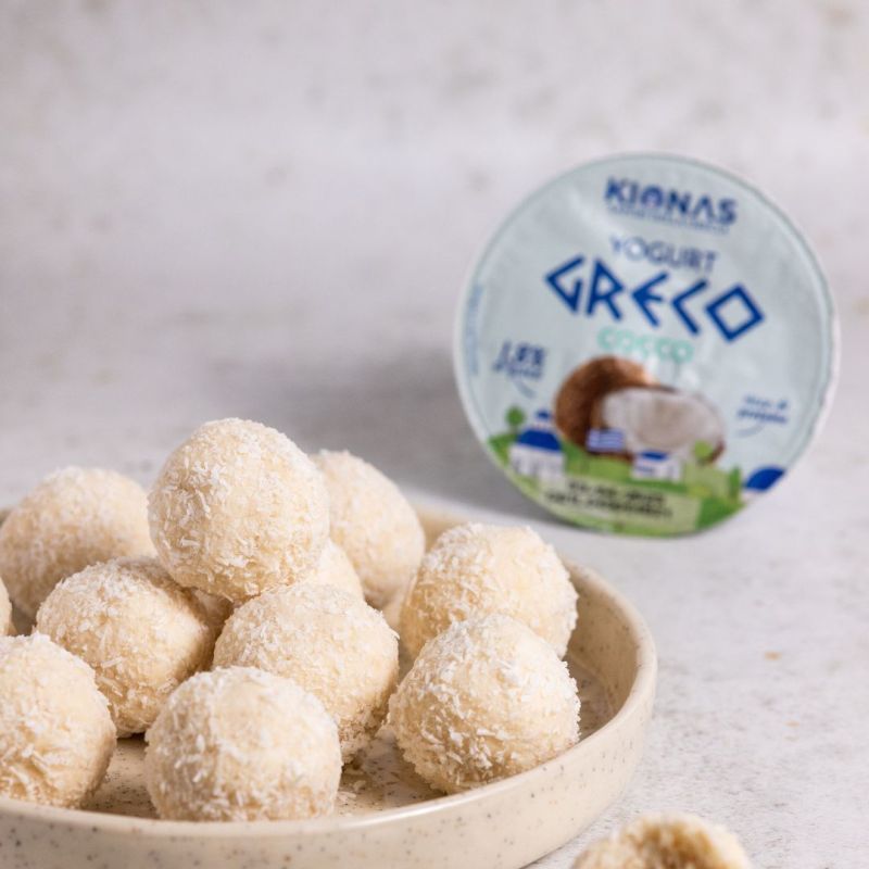 Tartufini con yogurt greco al cocco