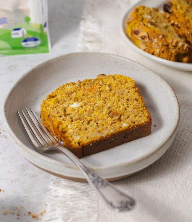 Plumcake salato con zucca, nocciole e feta