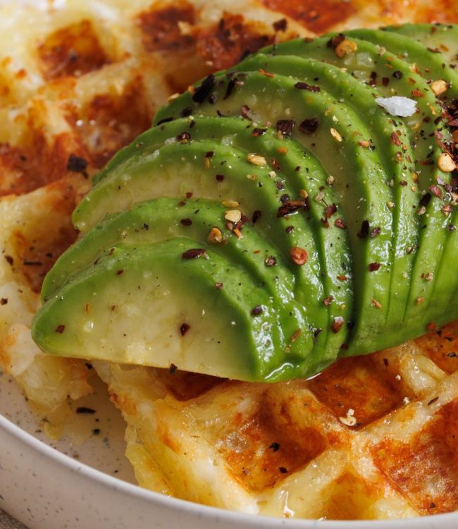 Waffle salati Halloumi, Patate e Avocado
