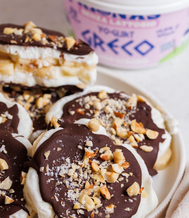Snack banana, yogurt e cioccolato