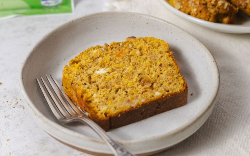 Plumcake salato con zucca, nocciole e feta