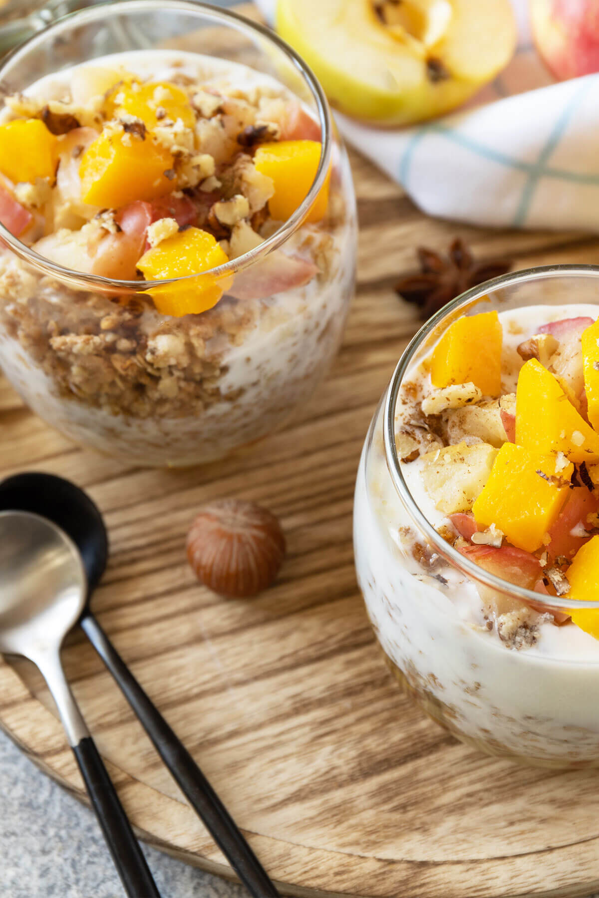 Bicchierino con Yogurt, Purea di Mela e Cannella, Granola e Zucca
