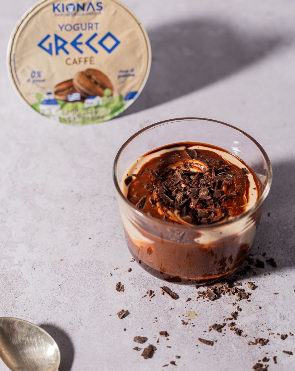 Cremoso al caffè con yogurt al cioccolato