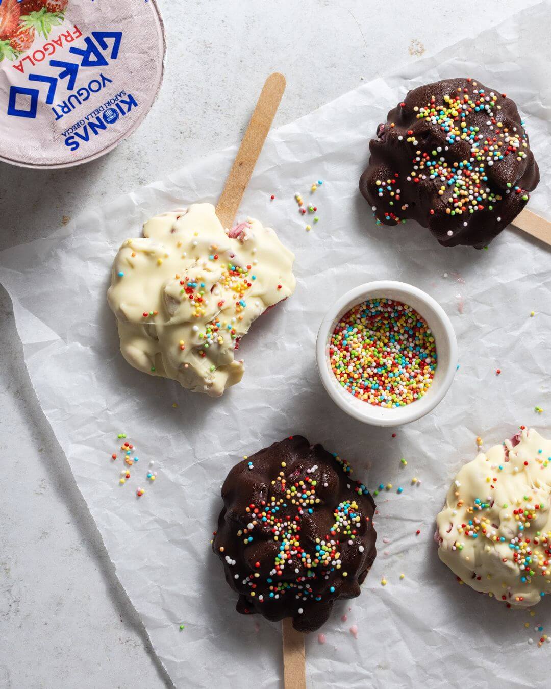 Gelato bites alle fragole e cioccolato