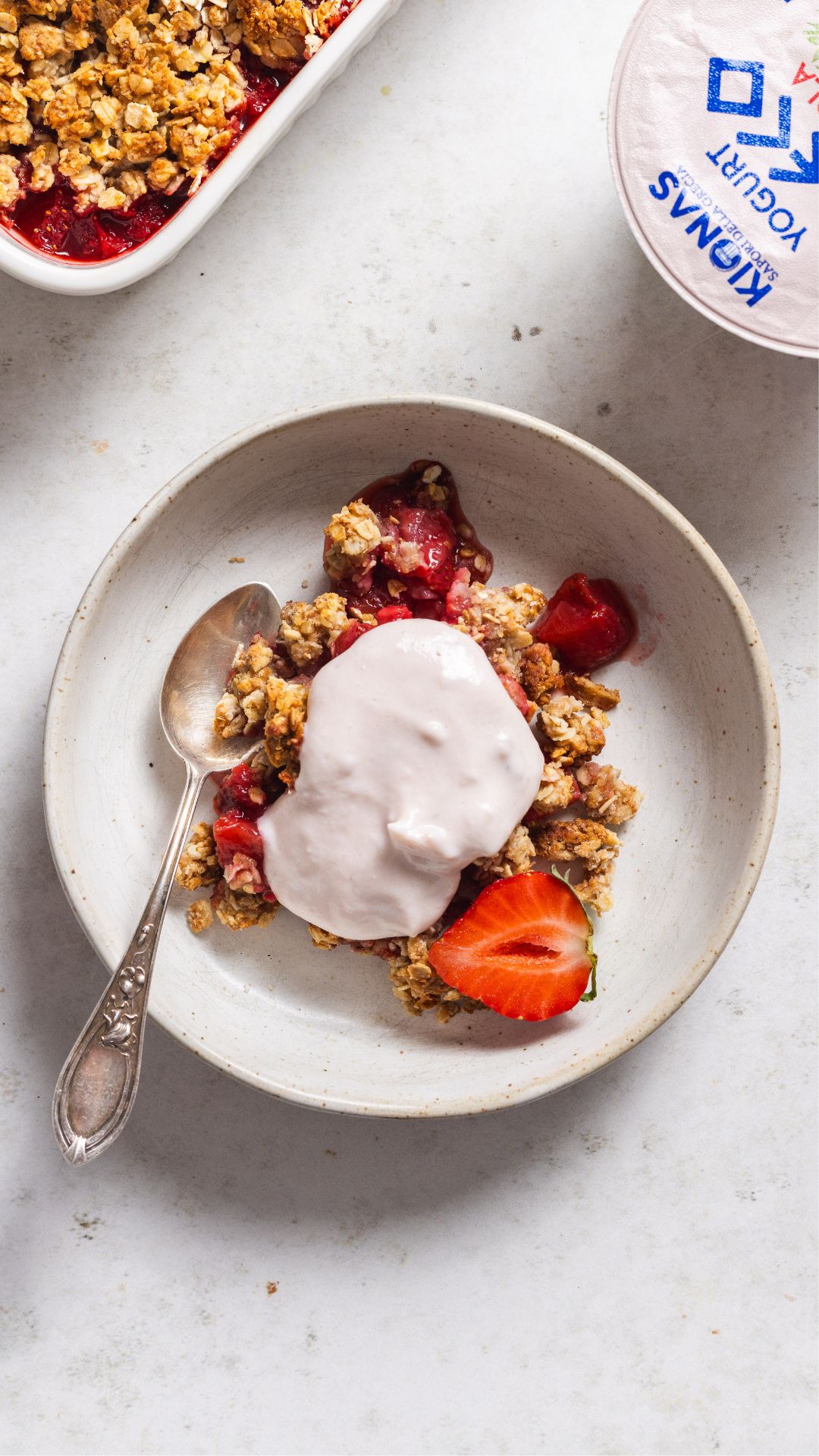Crumble con fragole e yogurt greco