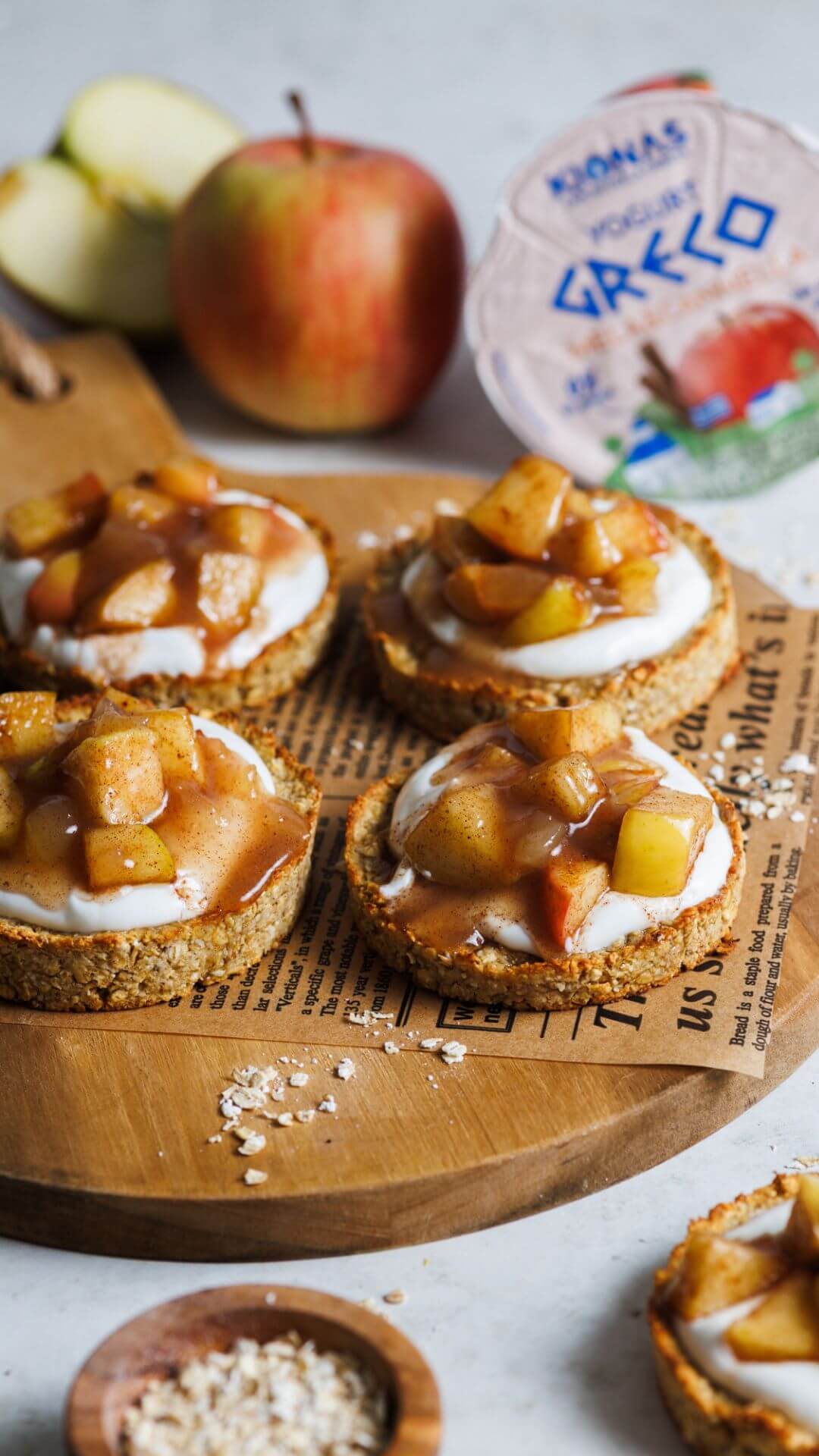 Crostatine alle mele con yogurt greco e crema di cannella