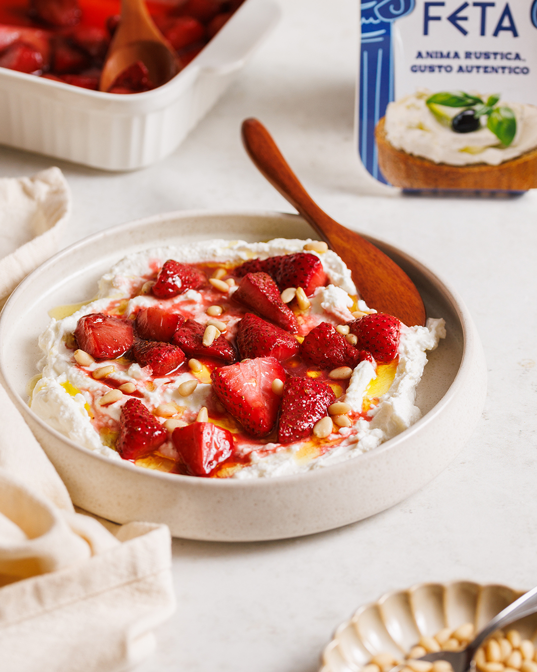 Fragole al forno con feta spalmabile