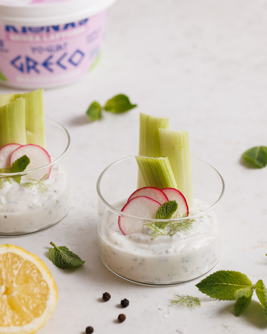 Apetizer con Yogurt alle erbe e limone