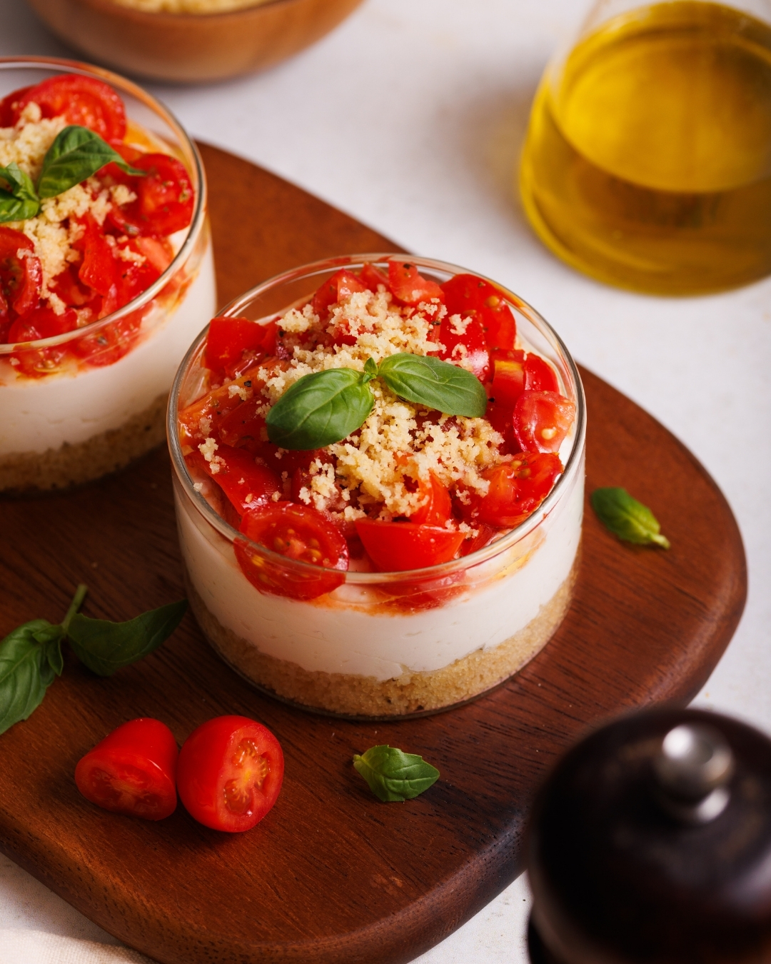 Cheesecake al bicchiere con feta e pomodorini