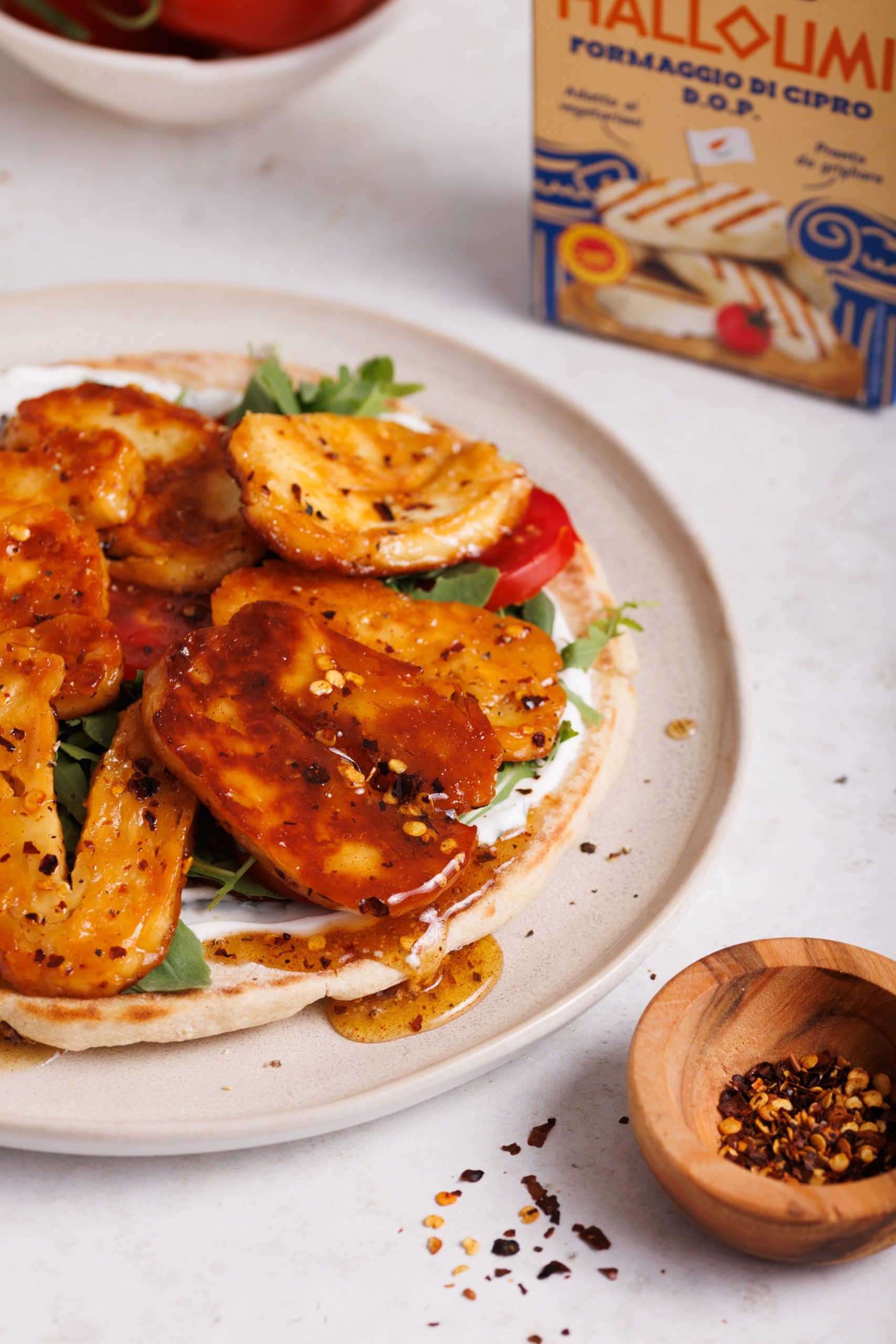 Pita con Halloumi Kionas al Miele e Peperoncino