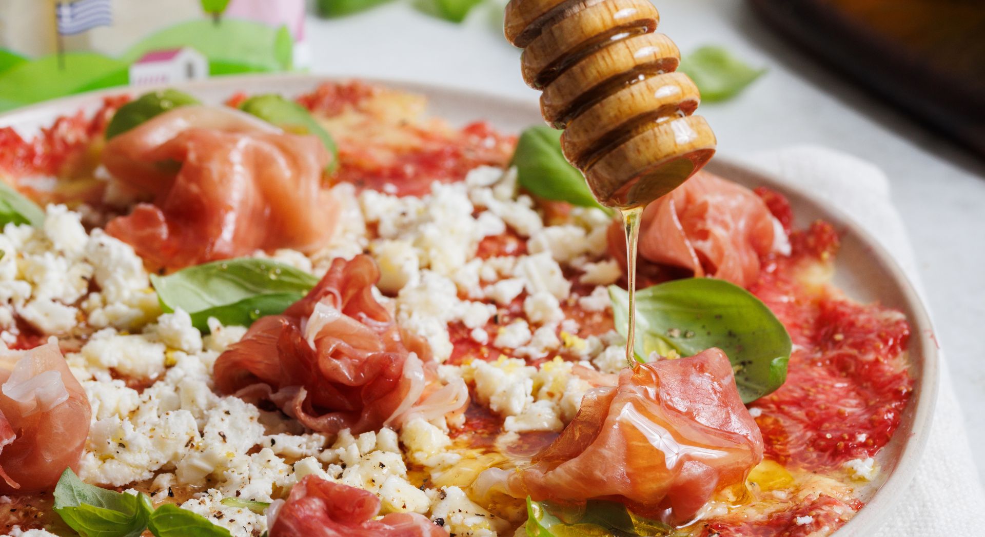 Carpaccio di Fichi con Feta e Prosciutto crudo