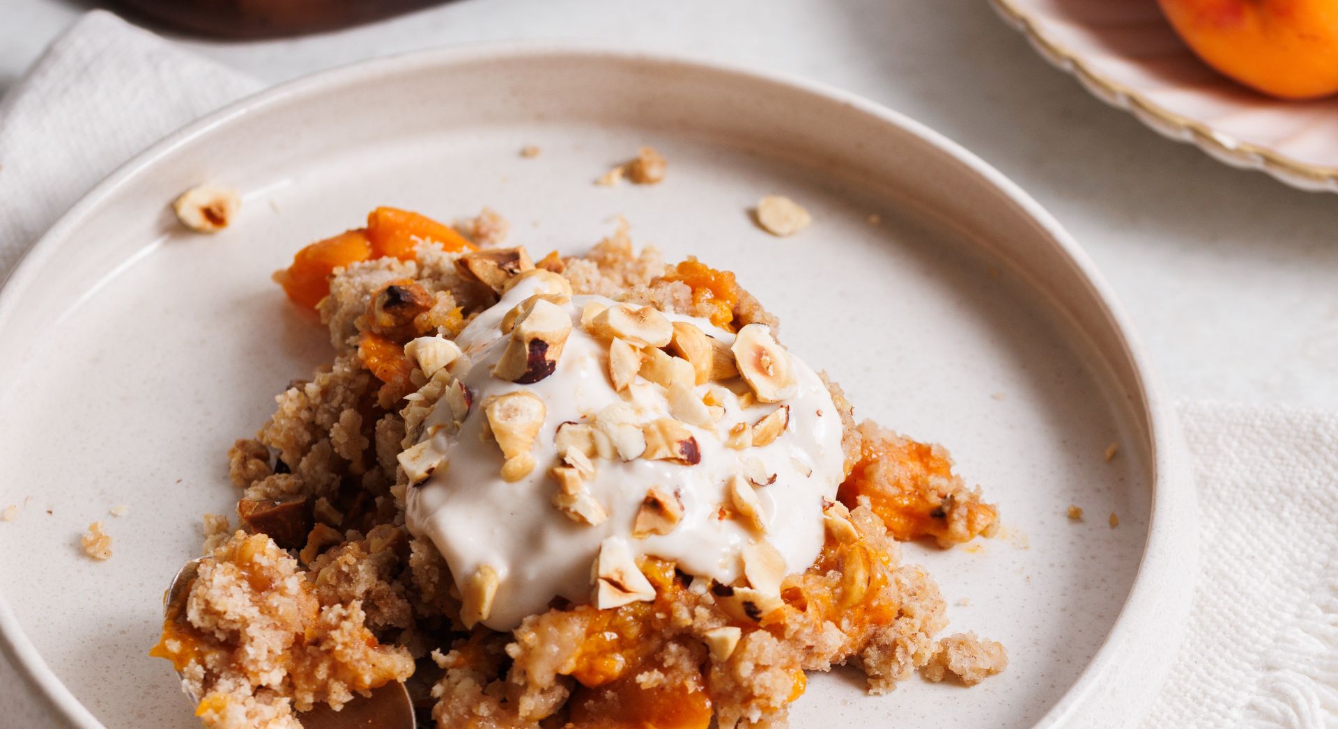 Crumble di Albicocche e Nocciole