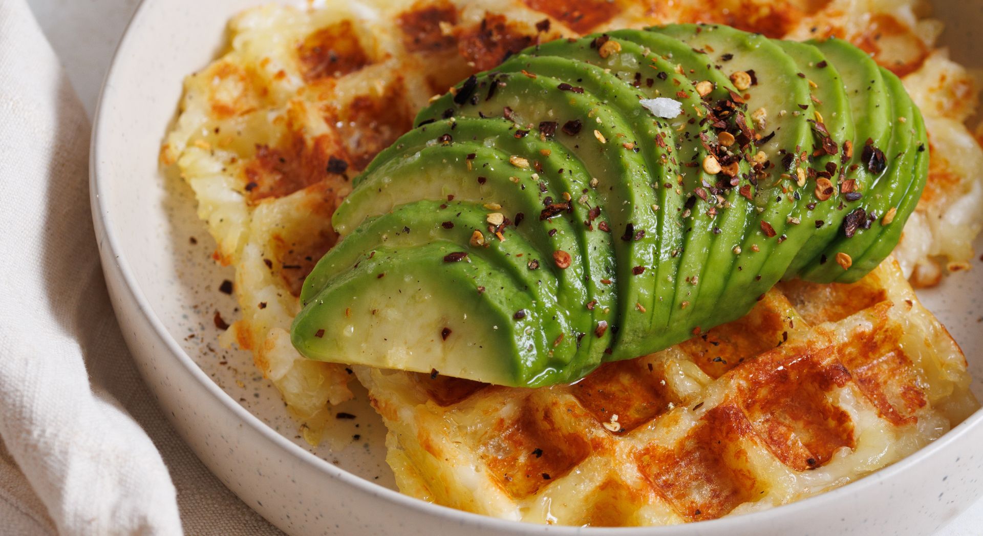 Waffle salati Halloumi, Patate e Avocado